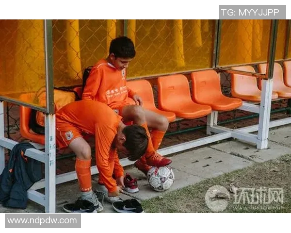 球星足球意识薄弱对比赛表现的影响与提升路径探讨 球星足球意识薄弱对比赛表现的影响与提升路径探讨