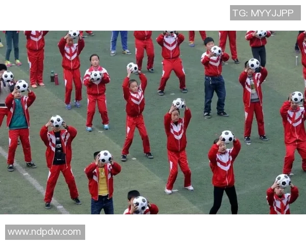 世界级足球球星空降重庆掀起球迷狂欢热潮 世界级足球球星空降重庆掀起球迷狂欢热潮