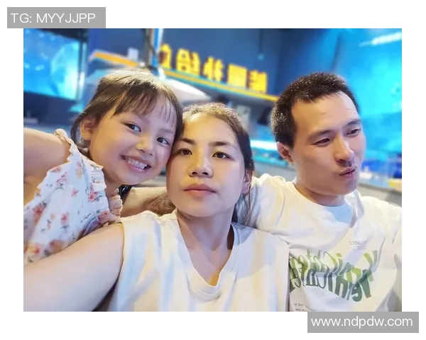 足球巨星们带娃日常温馨瞬间高清合集，展现家庭与事业的完美平衡